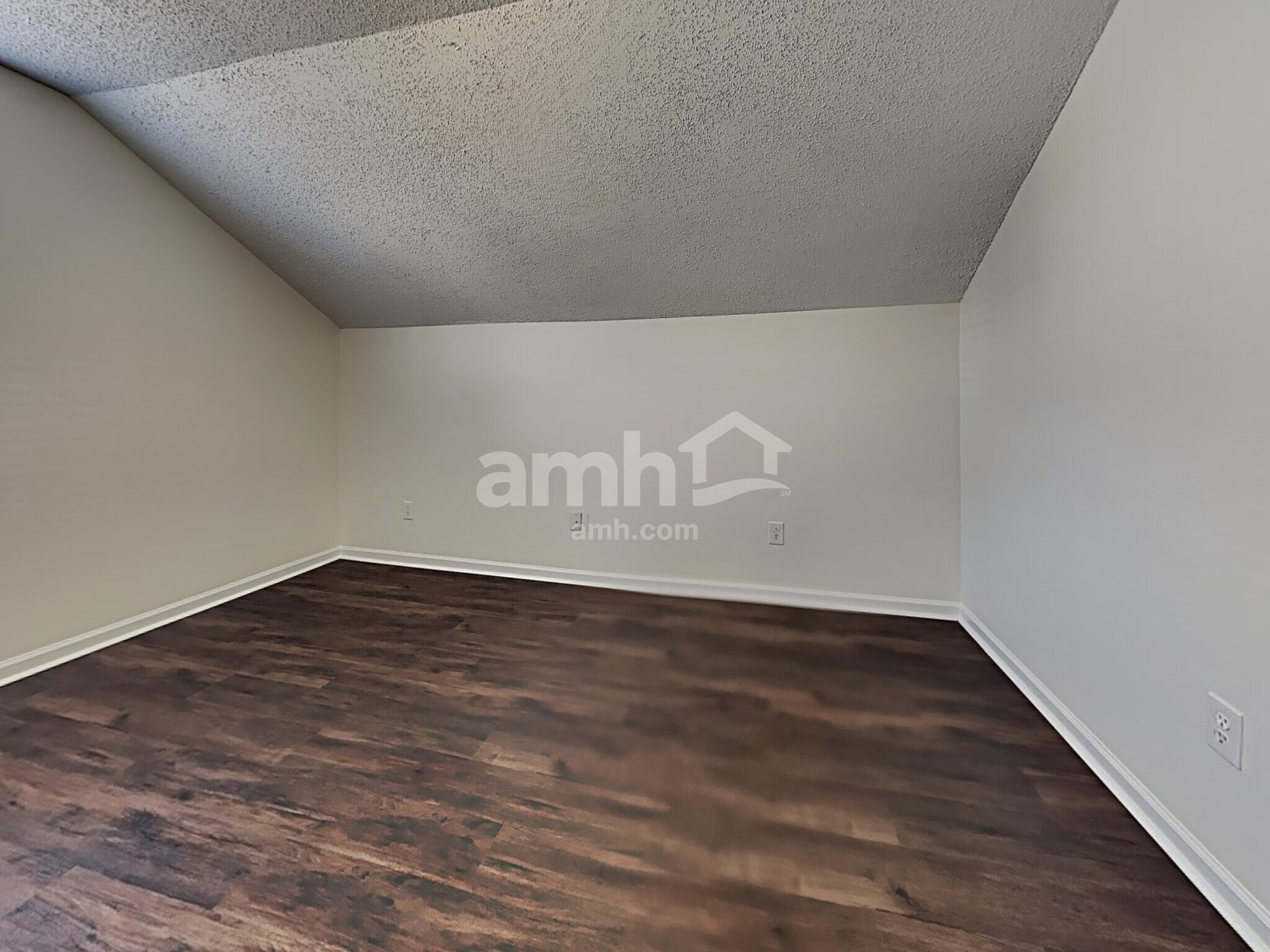 Building Photo - 3028 Crusades St