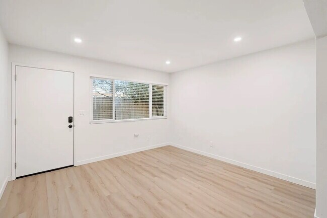Building Photo - AVAILABLE AUGUST - BRAND NEW 1 BED/1BATH UNIT