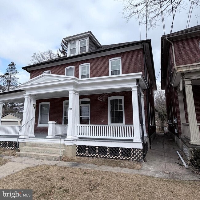 Building Photo - 235 Park Ave