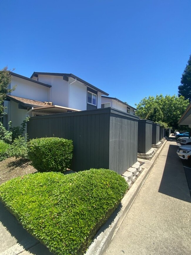 Building Photo - 5222 Greenberry Dr