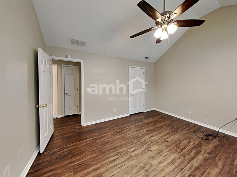 Building Photo - 611 Waterford Ln