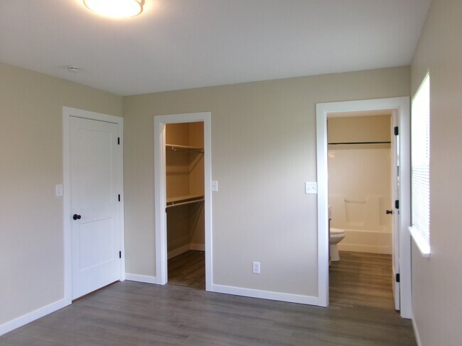 Building Photo - 307 Palomino Ln