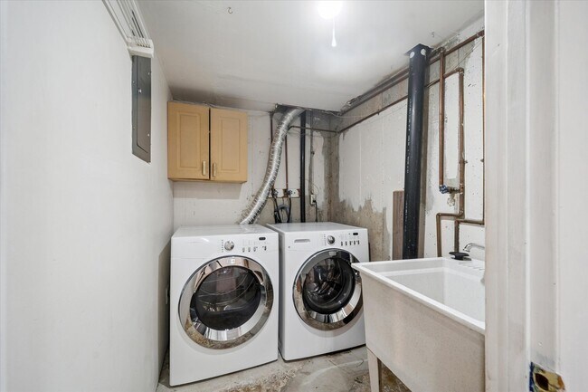 Building Photo - 1050 S Monaco St Pkwy