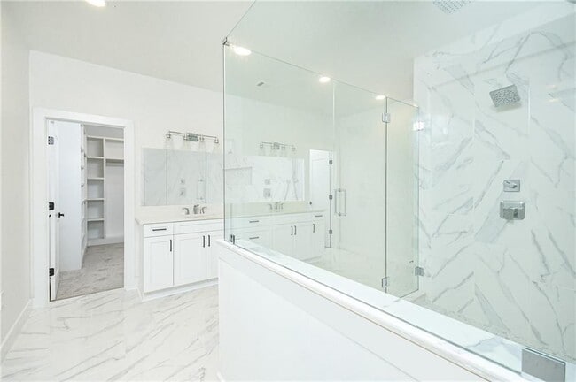 Building Photo - 3604 Pineview Cir NW
