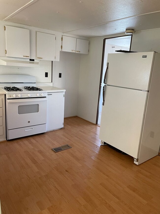 Building Photo - Comfortable 2+ Bedroom Mobile Home with Extra Storage and Enclosed Entries