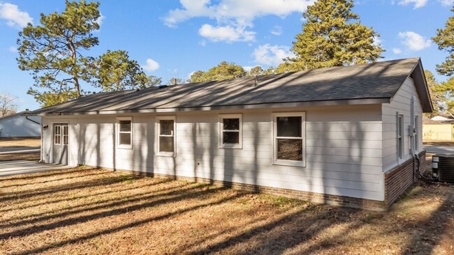 Building Photo - 620 Starling Way