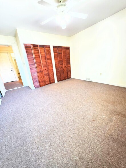 Building Photo - 613 Ivy St