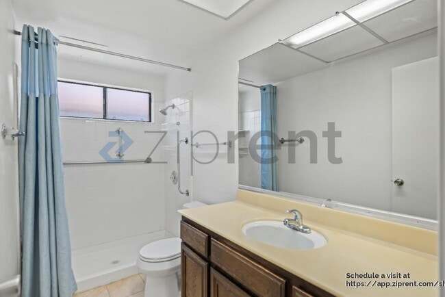 Building Photo - 740 Hollyhock Dr