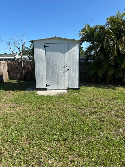 Building Photo - 3035 Hillview St