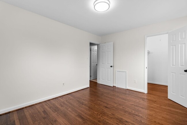 Building Photo - 4 Bed 3 Bath - Takoma Park Split Level - Move In Ready