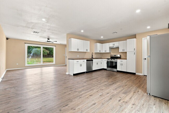 Building Photo - 65 2nd St