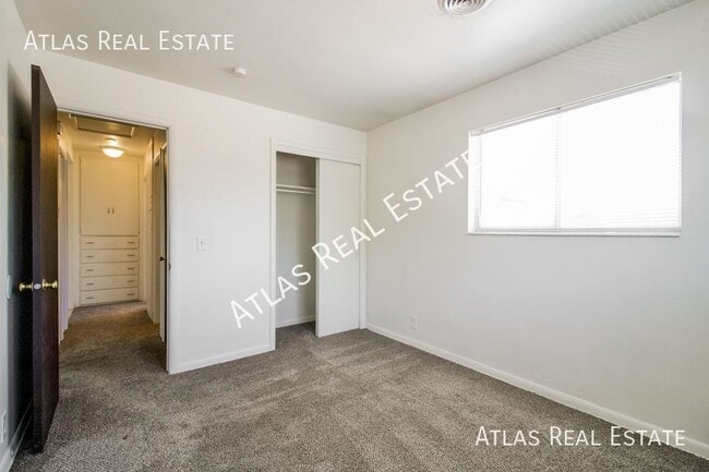 Building Photo - Cozy 1 Bedroom, 1 Bathroom | New Paint | O...