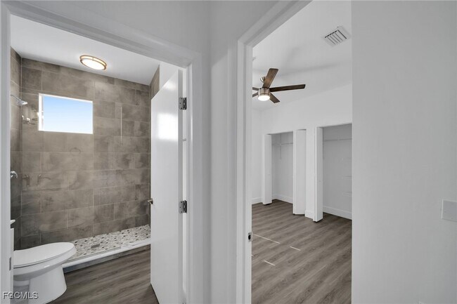 Building Photo - 275 SW 4th St