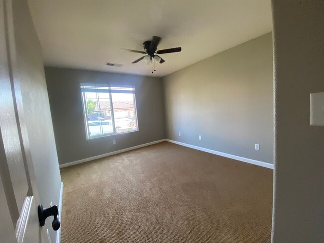 Building Photo - In Hanford-4 Br 2.5 Ba Available Now