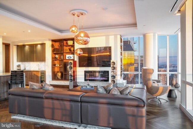 Building Photo - 300 International Drive