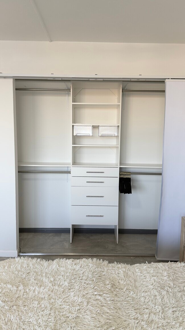 Building Photo - 651 Seaview Ct