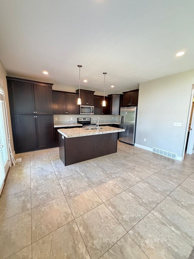 Building Photo - 1334 Wallburg Dr