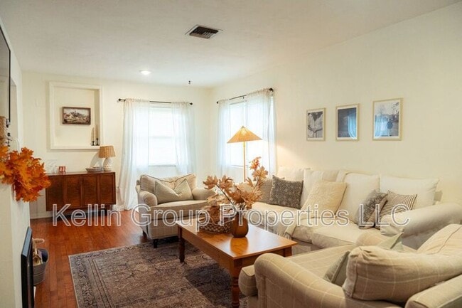 Building Photo - 1805 E Fern Rd