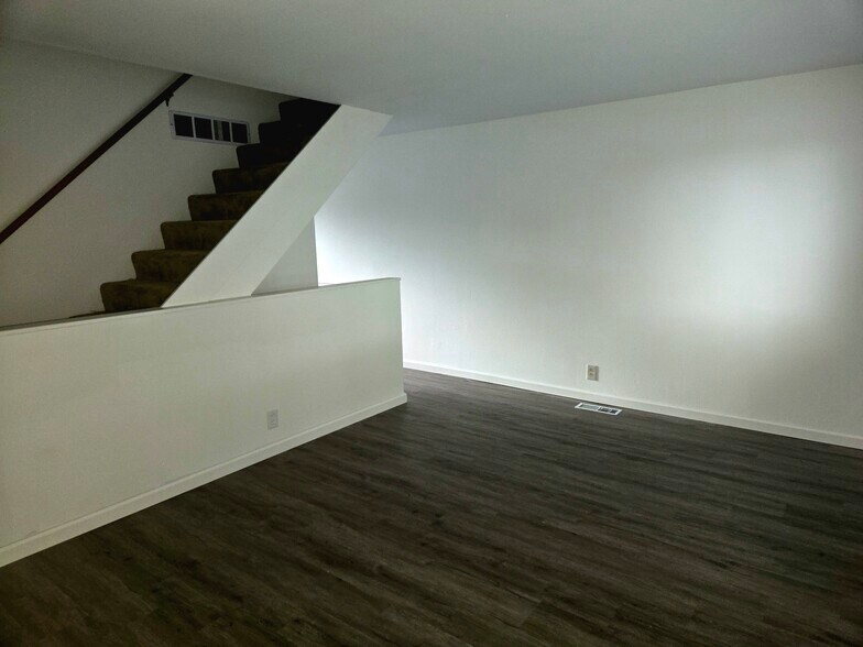 Building Photo - 4248 Lasata Dr