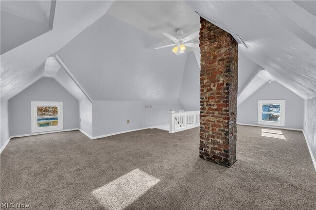 Building Photo - 1026 W Fourth St