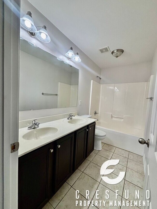 Building Photo - Freshly Painted and Spacious 4 Bedroom, 3 ...