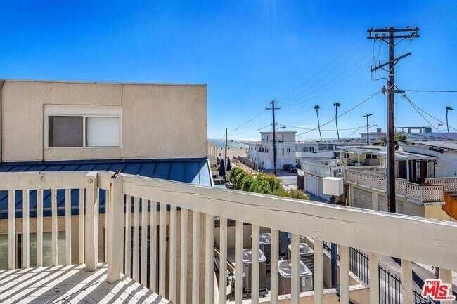 Building Photo - 7301 Vista Del Mar