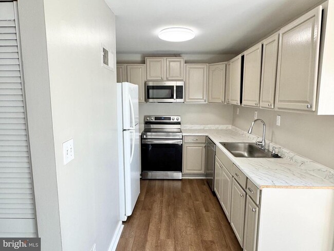 Building Photo - 134 Hickok Cir