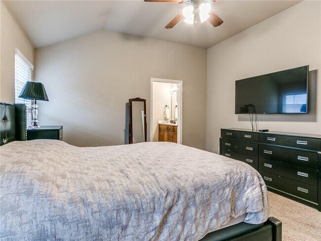 Building Photo - 517 Apple Tree Ln