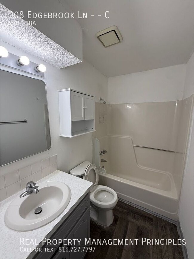 Building Photo - 908 S Edgebrook Ln