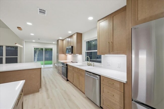 Building Photo - 7060 Burlington Dr