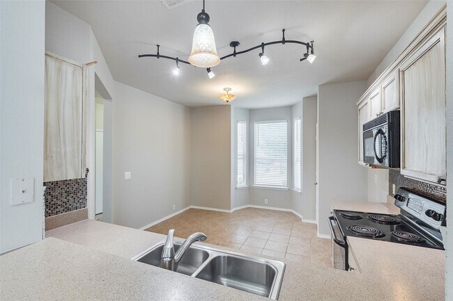 Building Photo - TOWNHOME IN KELLER ISD!