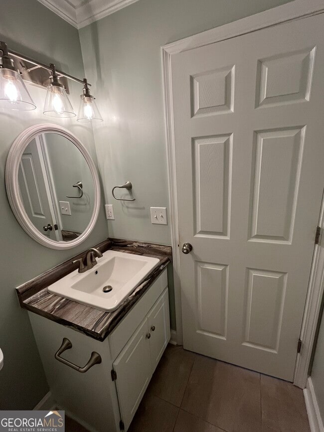 Building Photo - 65 E Main St