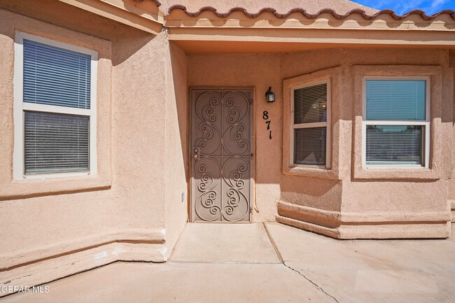 Building Photo - 871 Luisa Guerra Dr