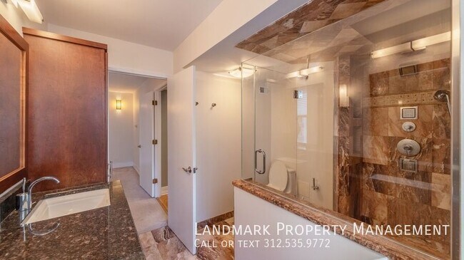 Building Photo - 253 E Delaware Pl