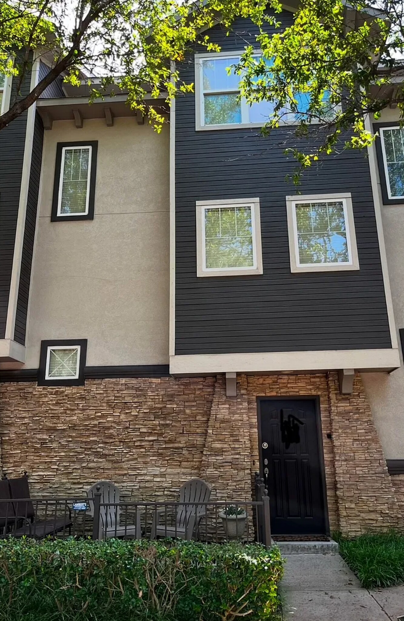 Building Photo - 4060 Buena Vista St