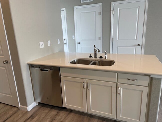 Building Photo - Newer 2 bedroom, 1 bath, 1 car garage home!
