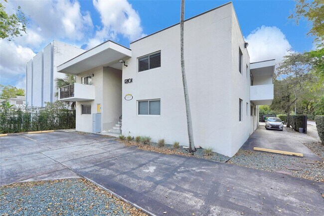 Building Photo - 12101 NE 6th Ave