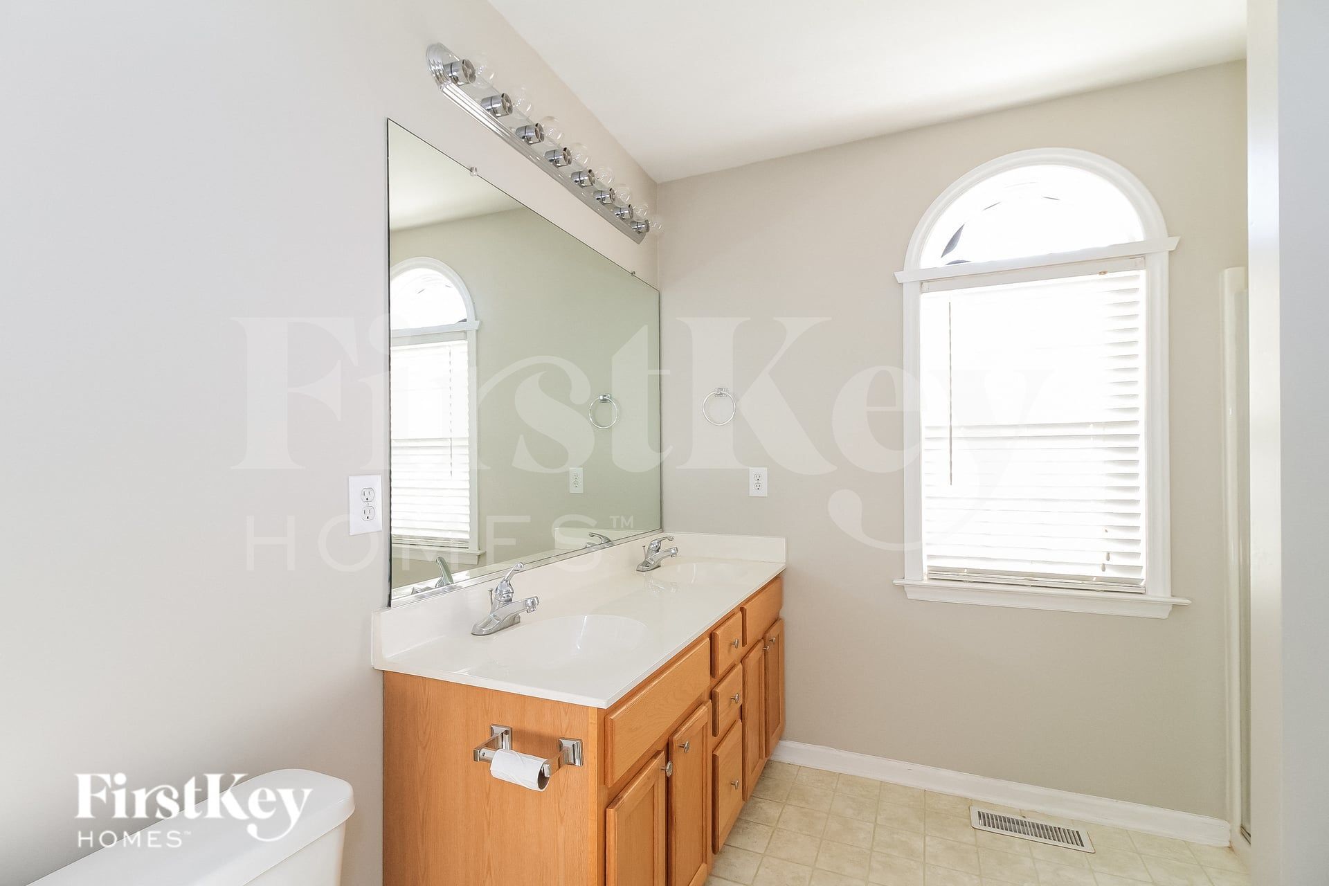 Building Photo - 2487 Somerset Pl Dr