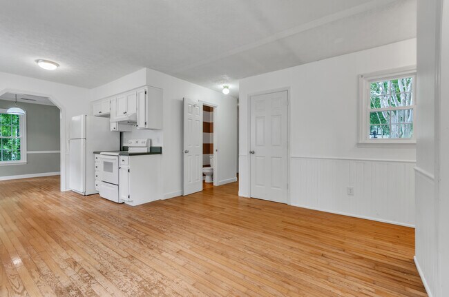 Building Photo - 517 Laurel Tree Ln