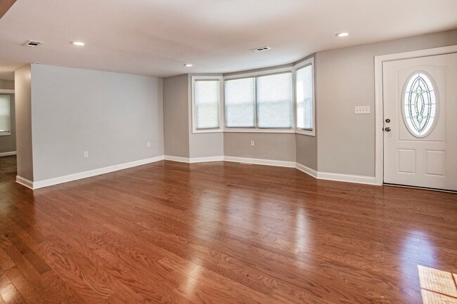 Building Photo - Gwinhurst - Fully updated 4 bedroom, 2 bat...