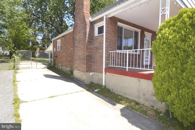 Building Photo - 2908 5th Ave