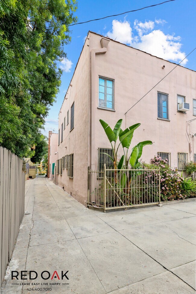 Building Photo - 206 S Martel Ave