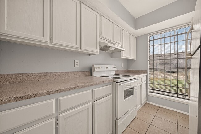 Building Photo - 12656 Windsor Village Dr