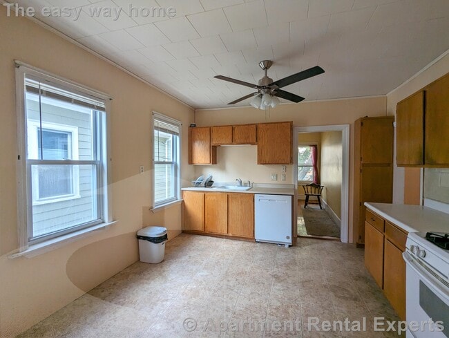 Building Photo - Davis Square 3BR - 8 Mins to T - Dishwasher