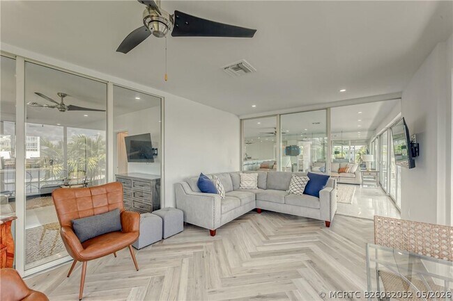 Building Photo - 2717 Yacht Club Blvd