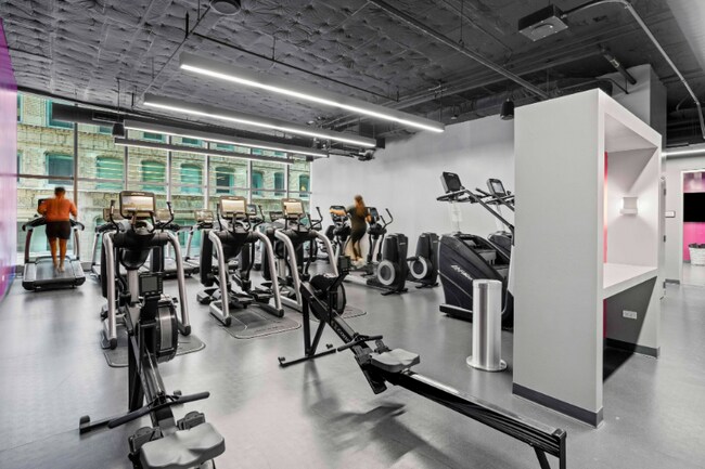 Building Photo - 174 N Michigan Ave