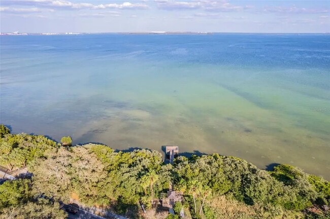 Building Photo - 3013 Pointeview Dr