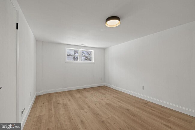 Building Photo - 395 Montgomery Dr