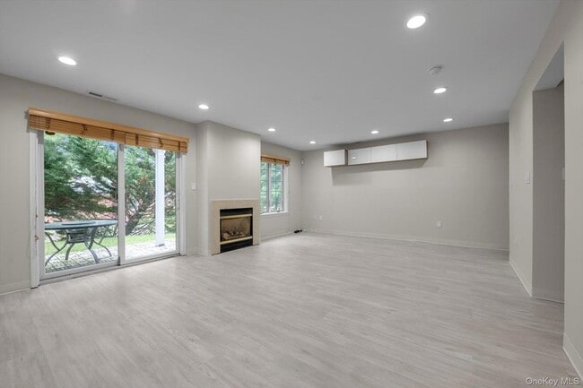 Building Photo - 2-41 Oak Park Drive Unit
