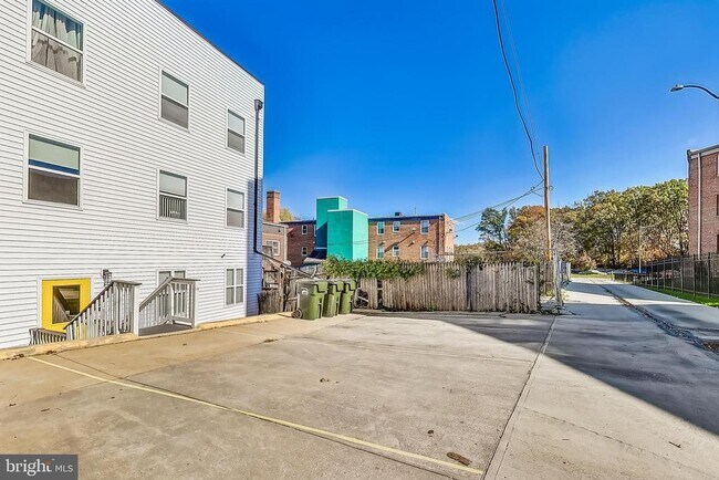 Building Photo - 2221 M St NE